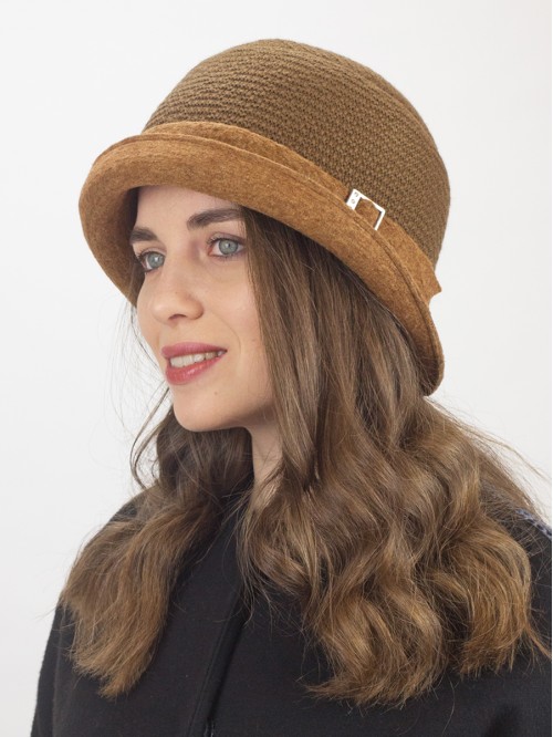 Уютная шляпа мягкой формы ц...