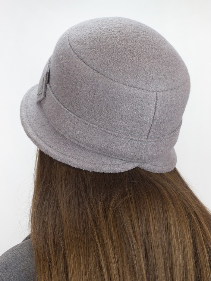 Демисезонная шляпа с элегантным декором серого цвета Д-251/2