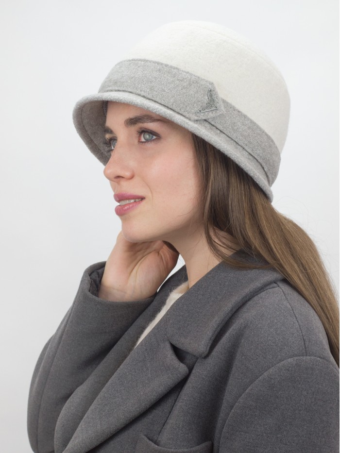 Комбинированная шляпа с элегантным декором молочного-серого цвета Д-251/2А