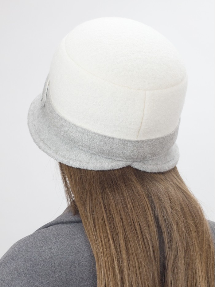 Комбинированная шляпа с элегантным декором молочного-серого цвета Д-251/2А