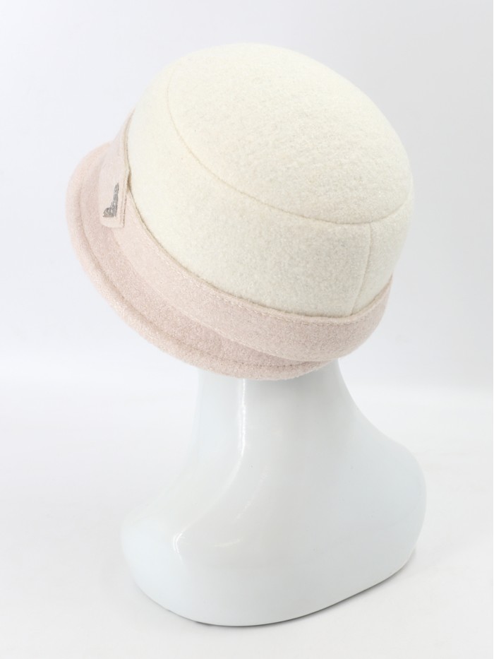 Комбинированная шляпа с элегантным декором молочного цвета Д-251/2А