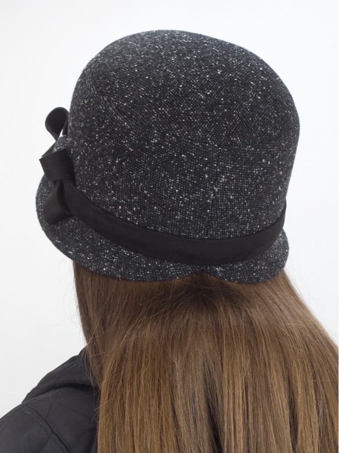 Элегантная шляпка с отделкой из замши цвет черный-молочный-серый Д-251/5А