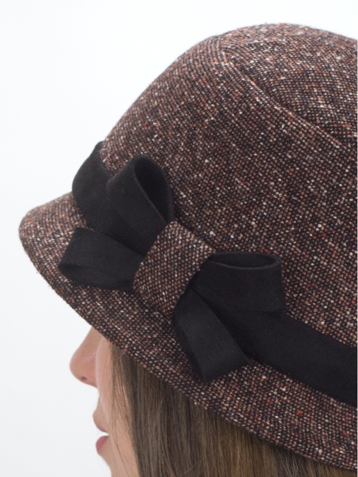 Элегантная шляпка с отделкой из замши цвет коричневый-черный Д-251/5А