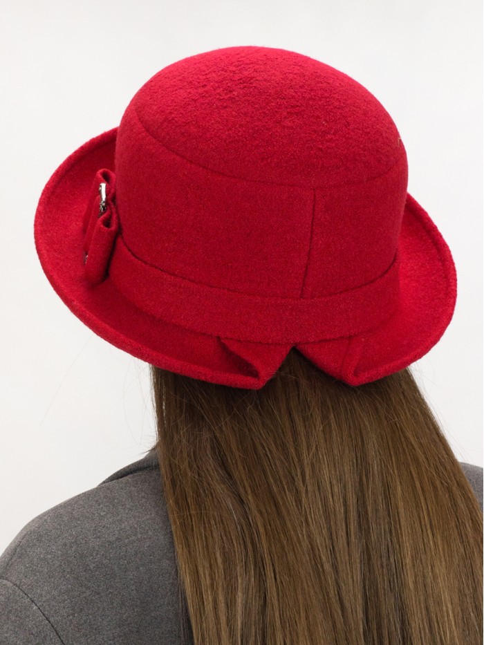 Оригинальная шляпа со стилизованным бантом цвет алый Д-254/3