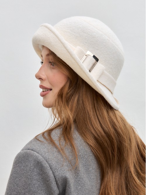 Оригинальная шляпа со стил...