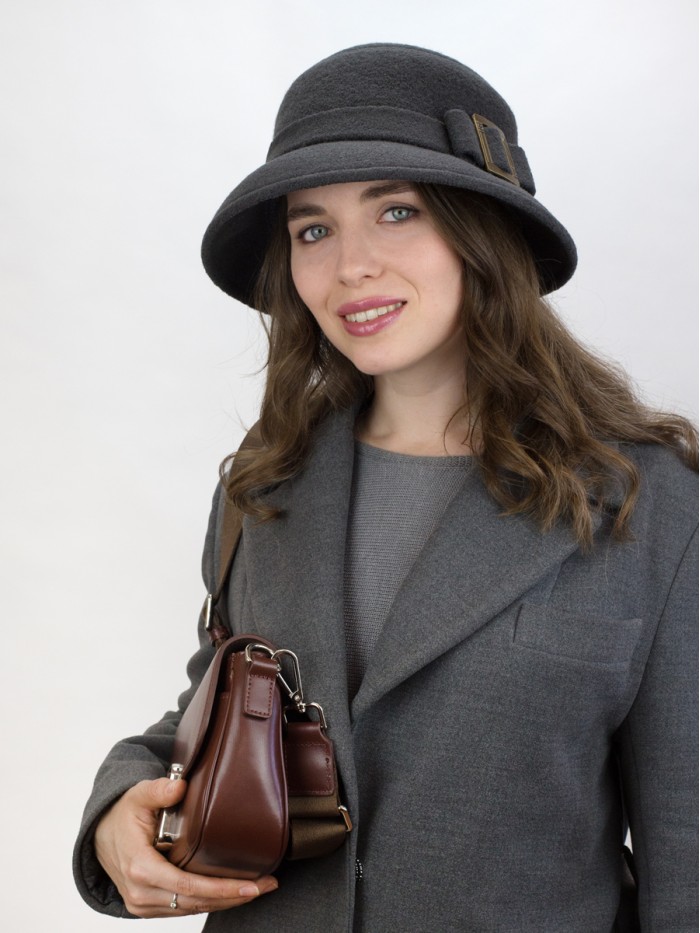 Демисезонная шляпа с большими полями серо-черный Д-254/3