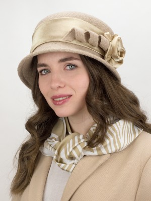 Шляпка с атласной лентой цвет бежевый Д-290