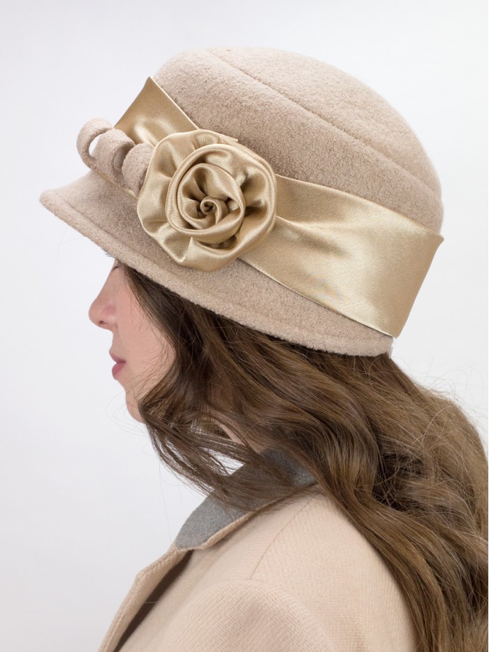 Шляпка с атласной лентой цвет бежевый Д-290