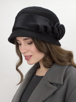 Шляпка с атласной лентой цвет черный Д-290