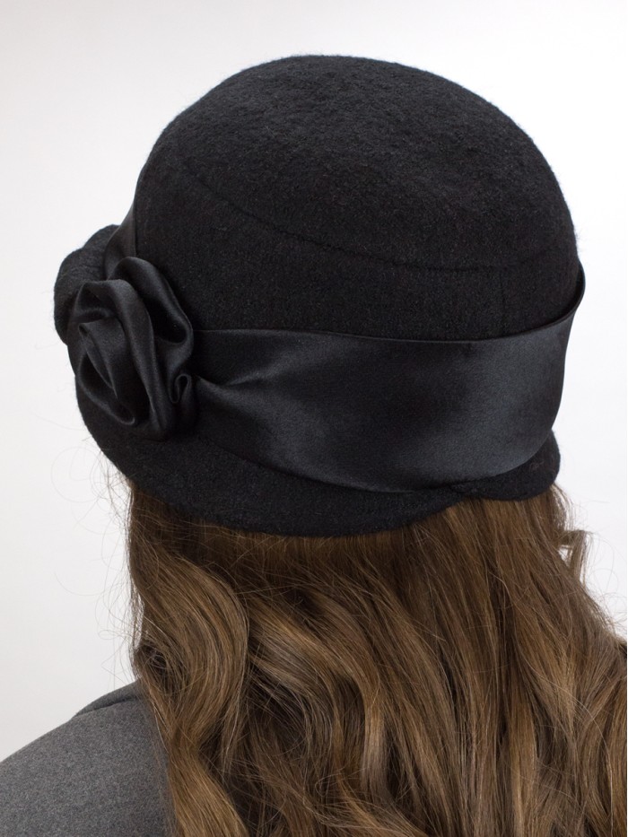 Шляпка с атласной лентой цвет черный Д-290