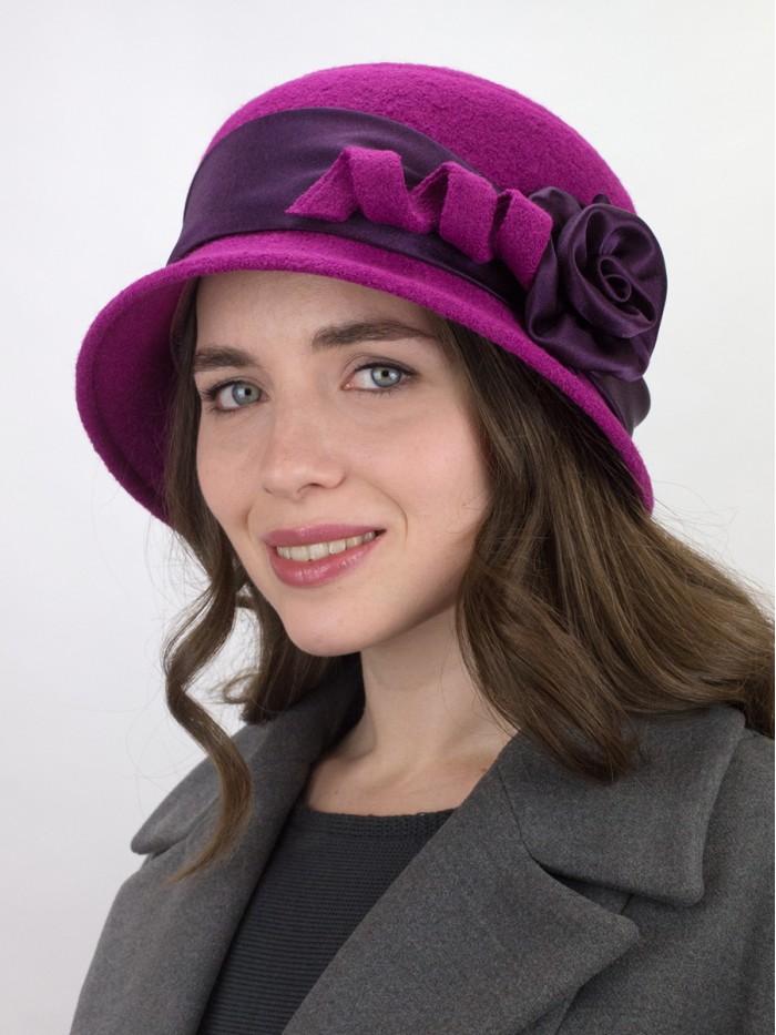 Шляпка с атласной лентой цвет ежевичный Д-290