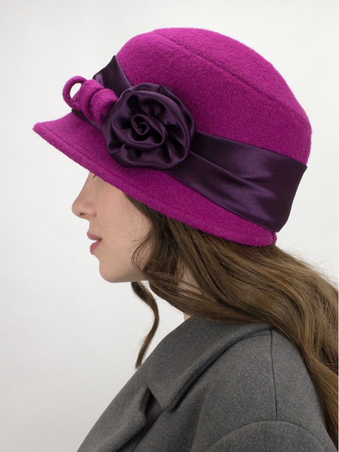 Шляпка с атласной лентой цвет ежевичный Д-290