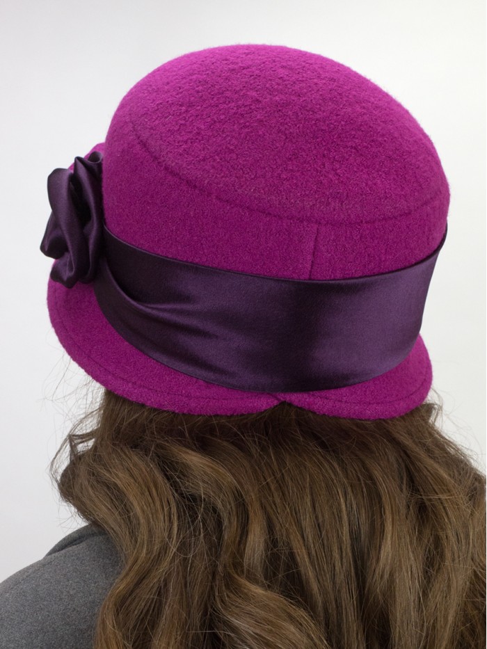 Шляпка с атласной лентой цвет ежевичный Д-290
