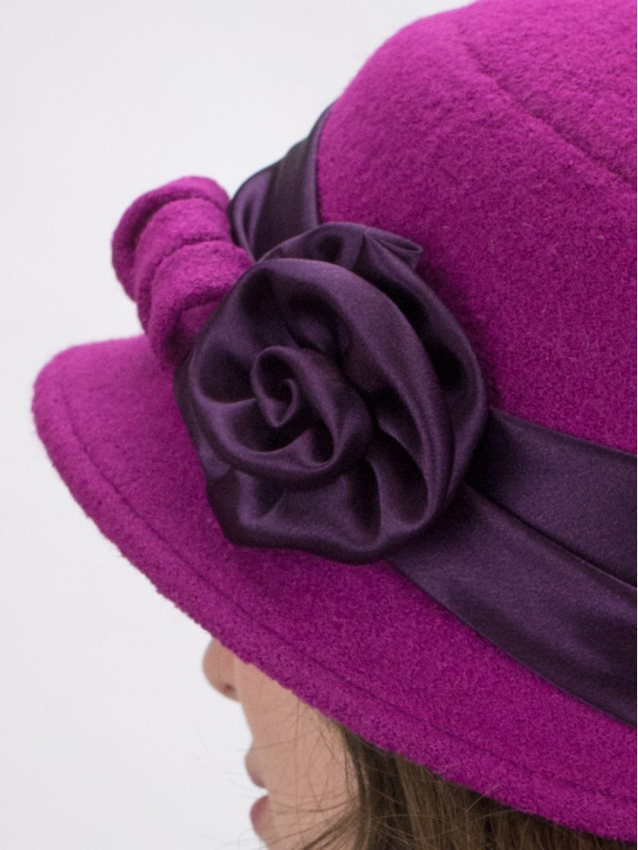 Шляпка с атласной лентой цвет ежевичный Д-290