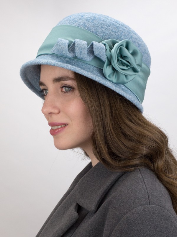 Шляпка с атласной лентой цвет небесный меланж Д-290