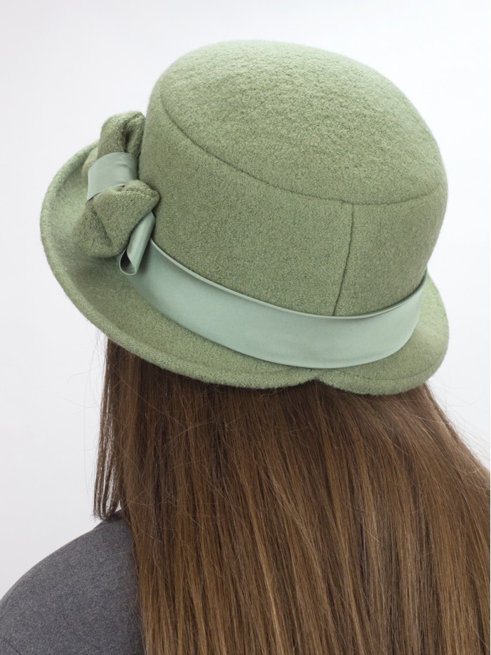 Шляпка со стилизованным бантом цвет фисташковый  Д-418