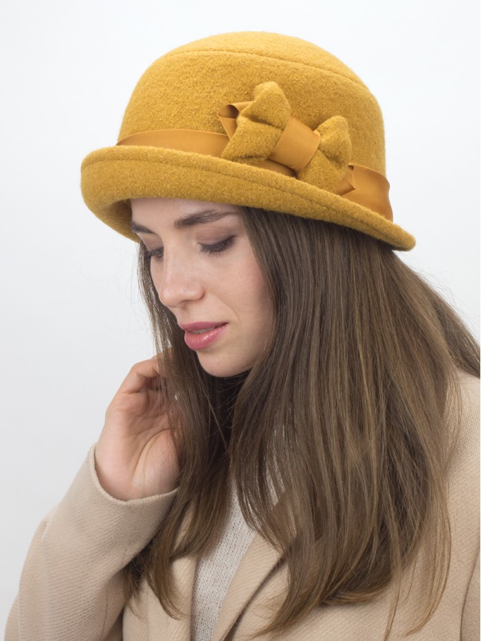 Шляпка со стилизованным бантом цвет горчичный Д-418