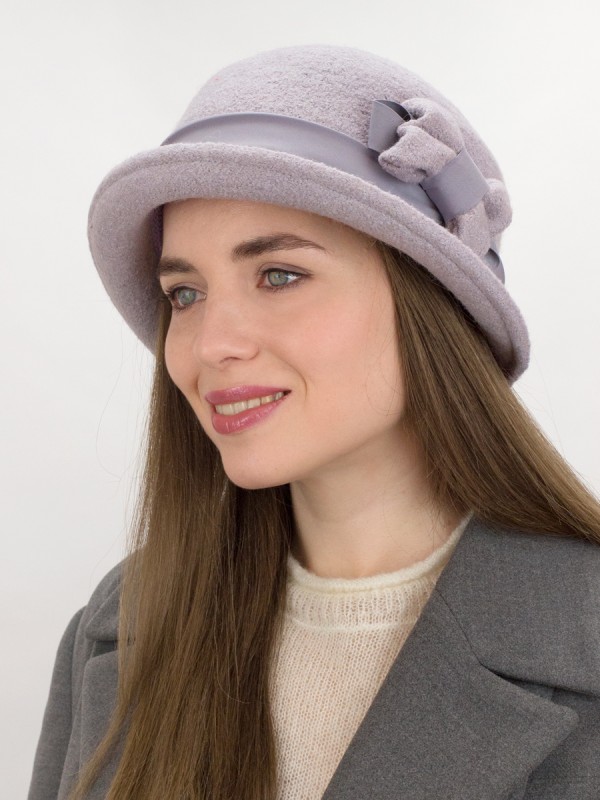 Шляпка со стилизованным бантом цвет лиловый Д-418