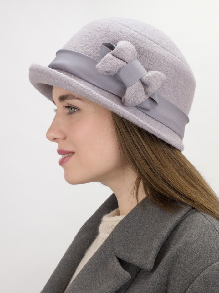 Шляпка со стилизованным бантом цвет лиловый Д-418