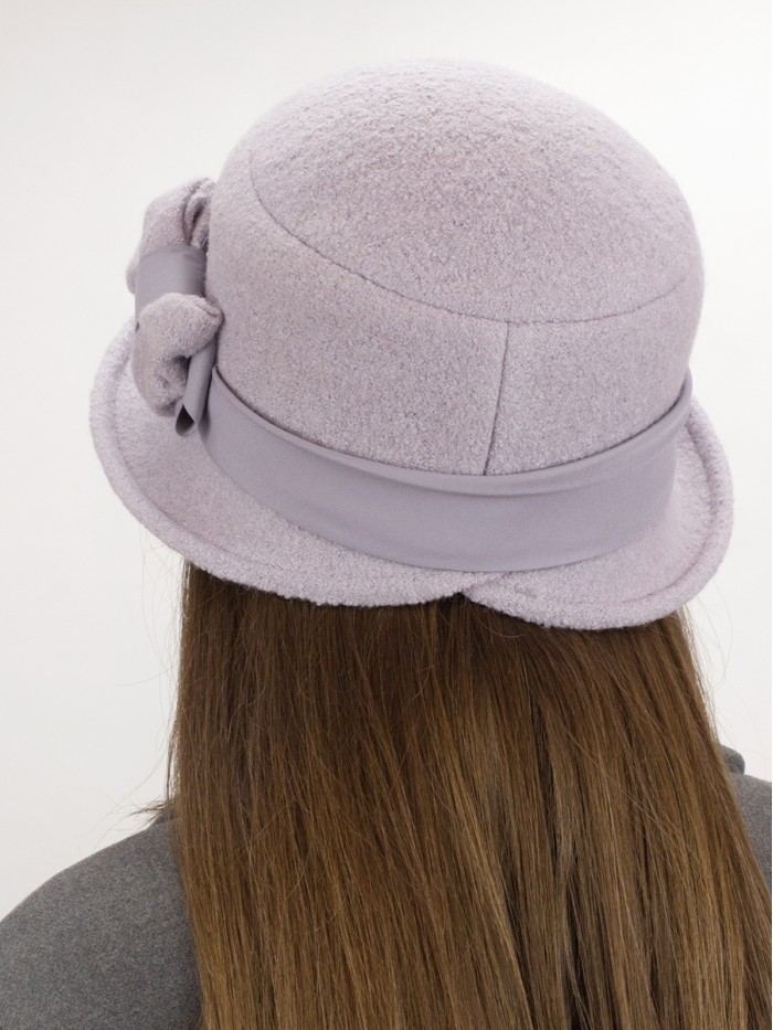 Шляпка со стилизованным бантом цвет лиловый Д-418