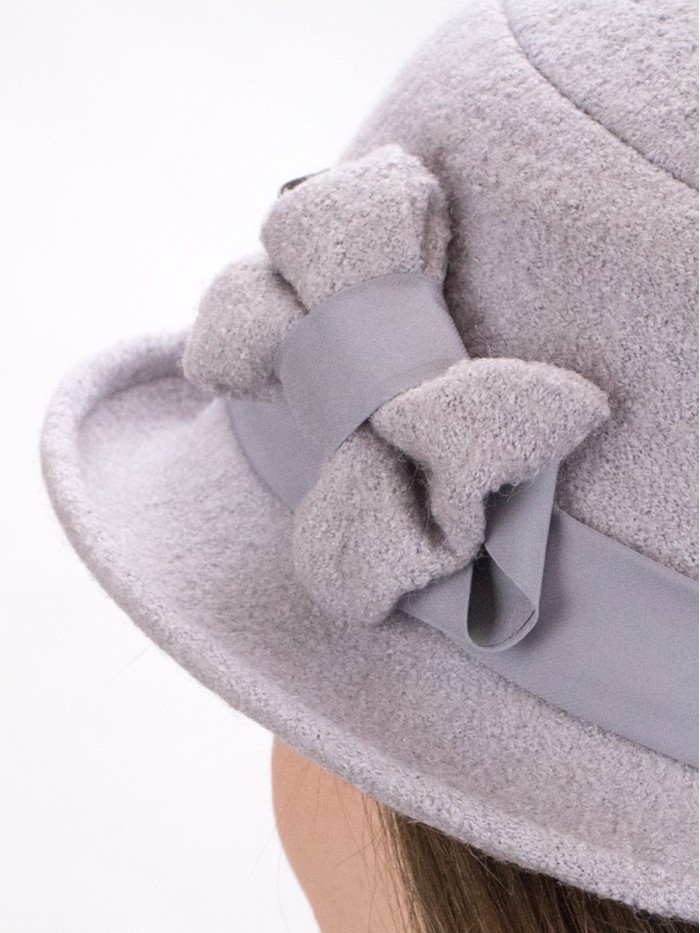 Шляпка со стилизованным бантом цвет лиловый Д-418