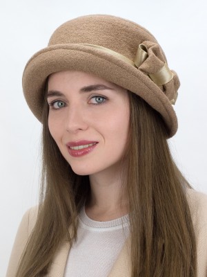 Шляпка со стилизованным бантом цвет темно-бежевый Д-418