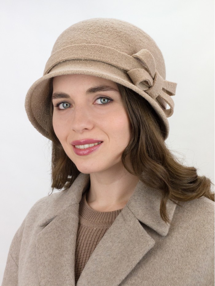 Шляпка с оригинальным бантом цвет бежевый Д-552