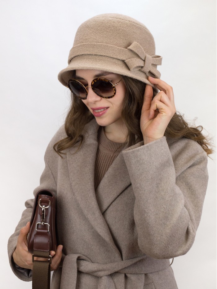 Шляпка с оригинальным бантом цвет бежевый Д-552