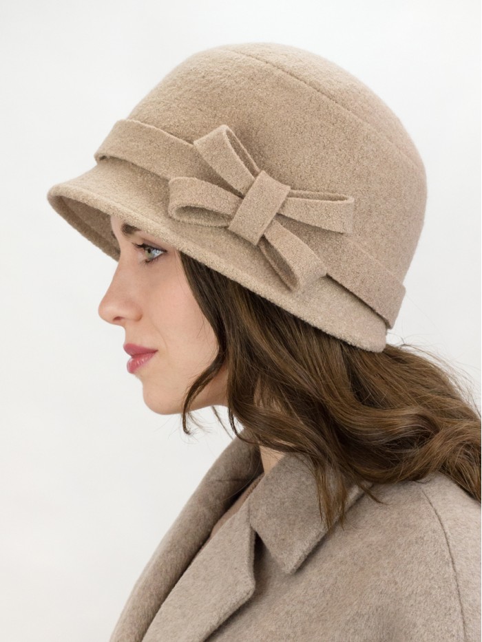 Шляпка с оригинальным бантом цвет бежевый Д-552