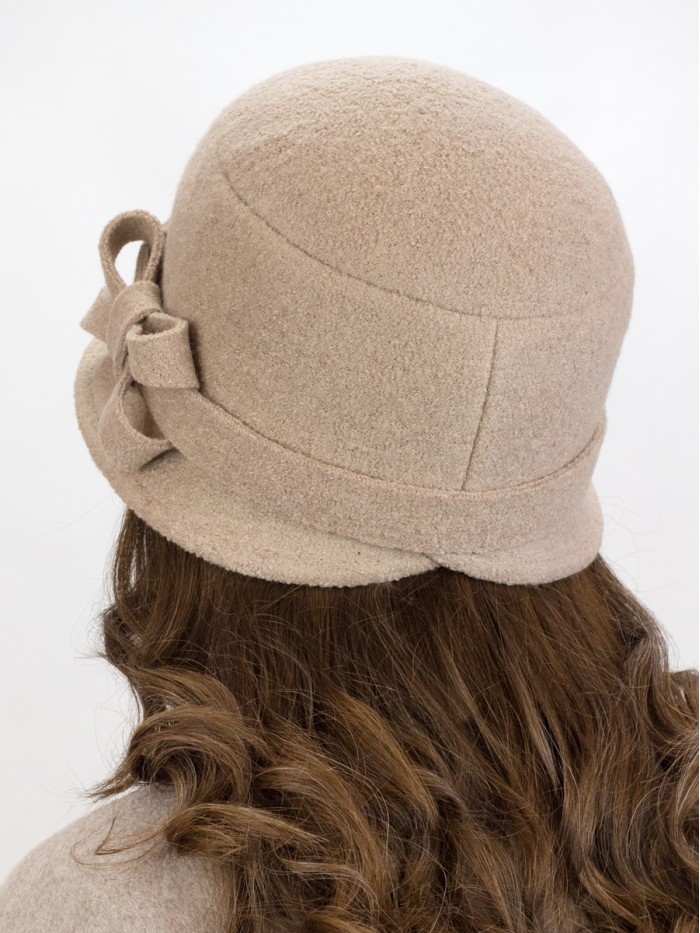 Шляпка с оригинальным бантом цвет бежевый Д-552