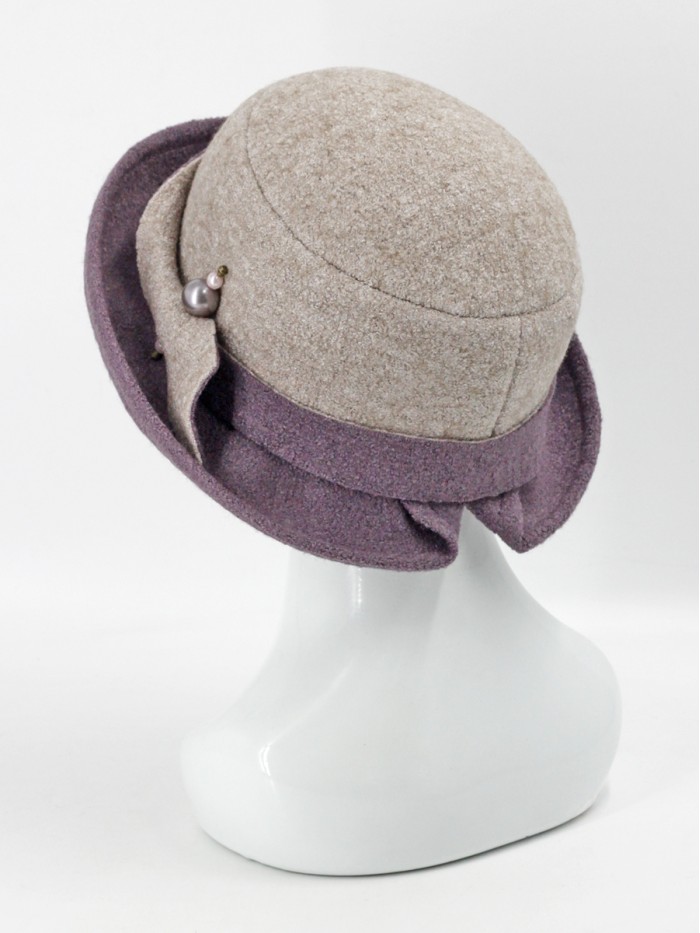 Шляпка с оригинальным декором цвет бежево-кремовый меланж-серо-фиолетовый Д-554