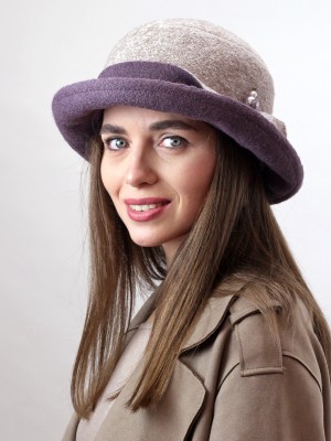 Шляпка с оригинальным декором цвет бежево-кремовый меланж-серо-фиолетовый Д-554 Шляпка с оригинальным декором цвет бежево-кремовый меланж-серо-фиолетовый Д-554