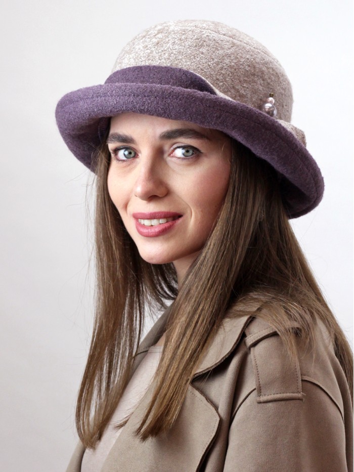 Шляпка с оригинальным декором цвет бежево-кремовый меланж-серо-фиолетовый Д-554