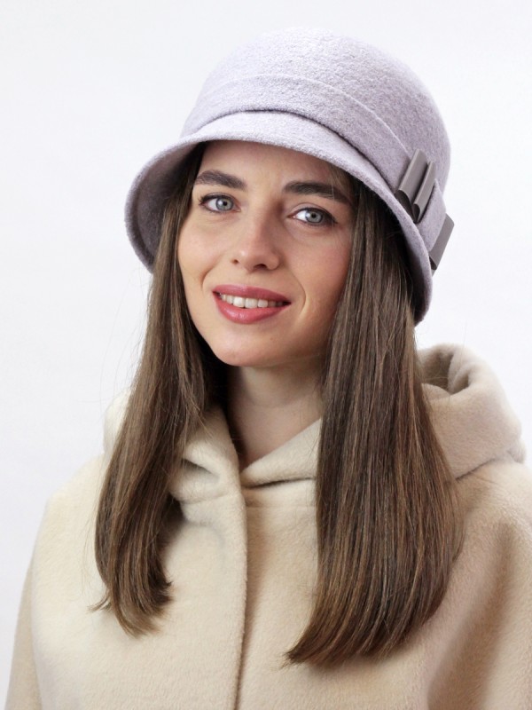 Шляпа со стилизованным бантом цвет лиловый Д-557/1 Шляпа со стилизованным бантом цвет лиловый Д-557/1