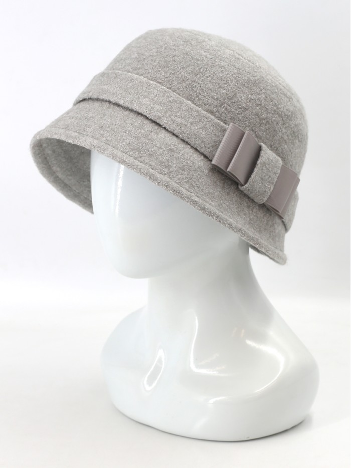 Шляпа со стилизованным бантом цвет серый-слоновая кость Д-557/1 Шляпа со стилизованным бантом цвет серый-слоновая кость Д-557/1