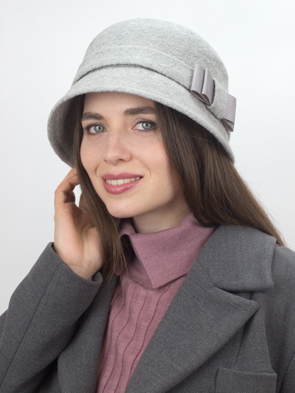 Шляпа со стилизованным бантом цвет серый-слоновая кость Д-557/1