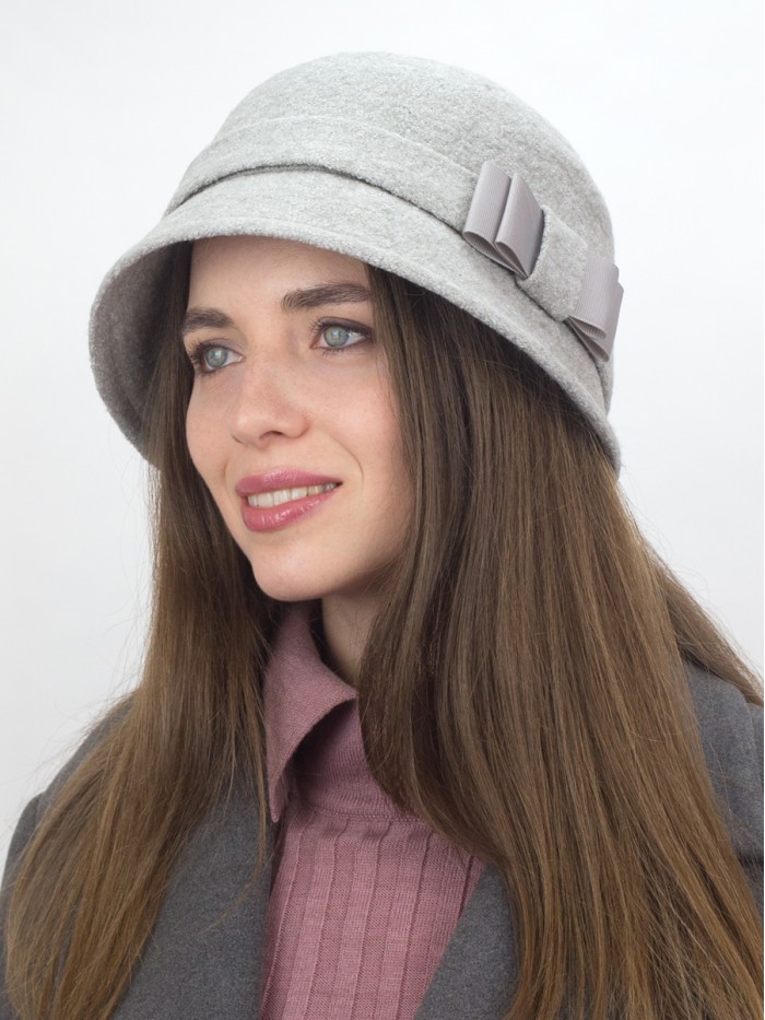 Шляпа со стилизованным бантом цвет серый-слоновая кость Д-557/1