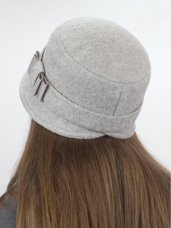 Шляпа со стилизованным бантом цвет серый-слоновая кость Д-557/1