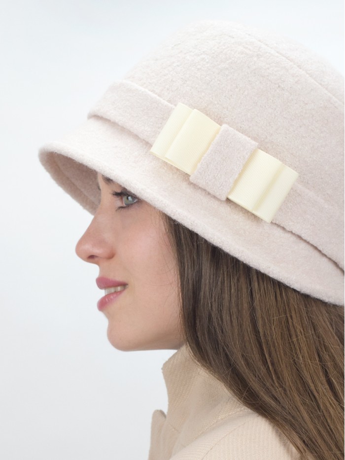 Шляпа со стилизованным бантом цвет ванильный меланж Д-557/1