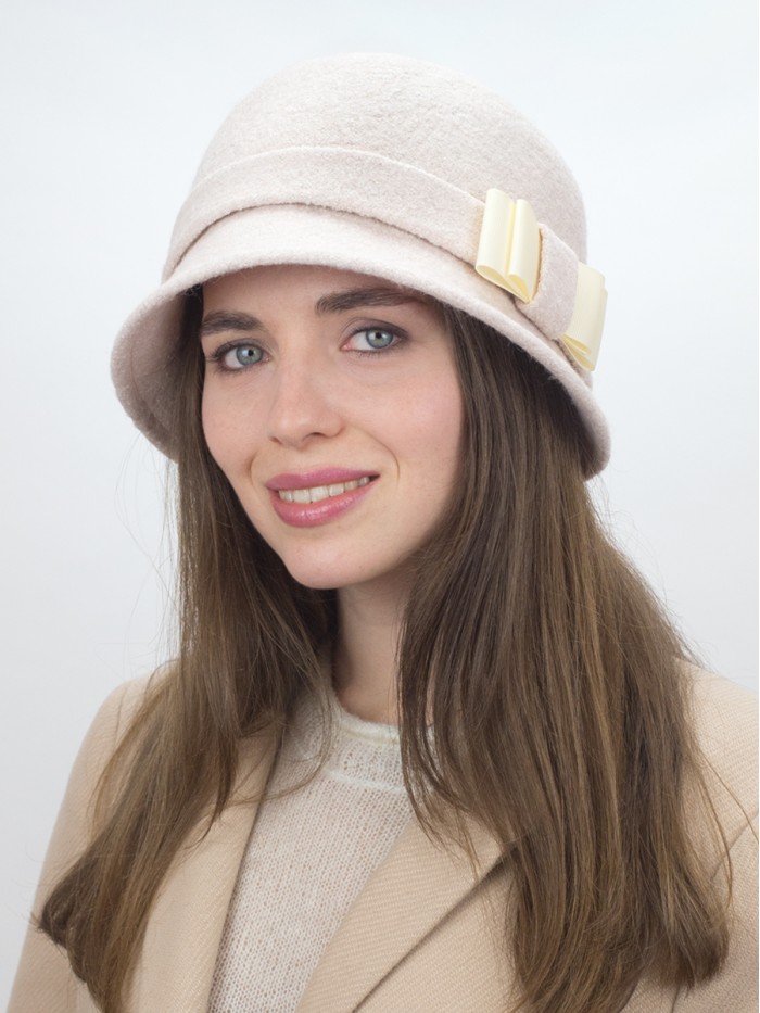 Шляпа со стилизованным бантом цвет ванильный меланж Д-557/1