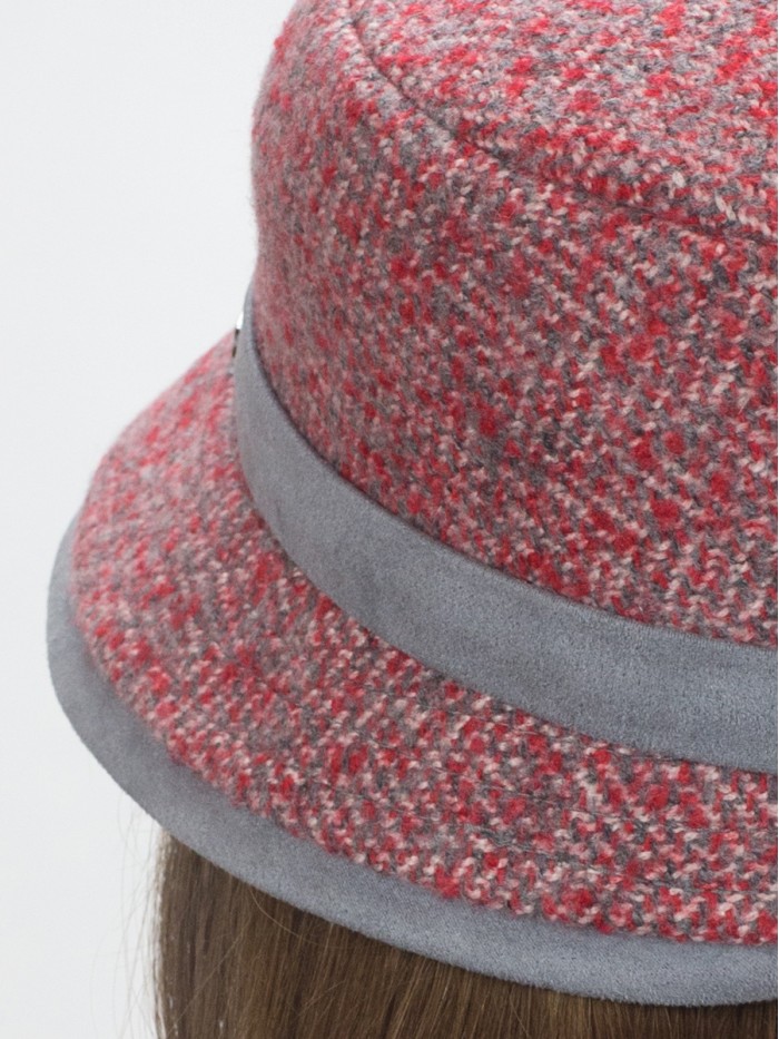 Шляпка с замшевой отделкой цвет красный-серый Д-560