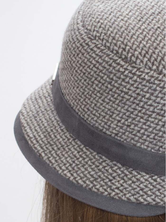 Шляпка с замшевой отделкой цвет светло-серый-коричневый Д-560