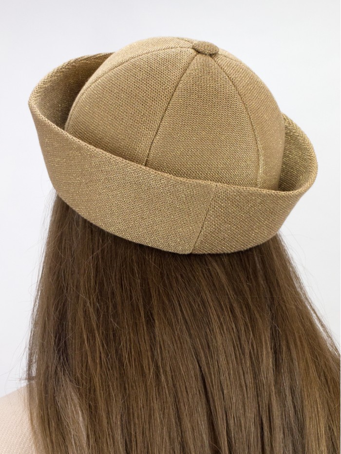 Шляпа с металлизированным эффектом цвет золотой Д-569