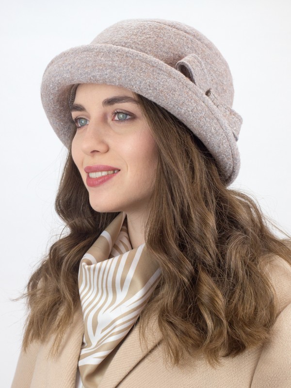 Шляпка со стилизованным бантом цвет серый-бежевый меланж Д-618В1 Шляпка со стилизованным бантом цвет серый-бежевый меланж Д-618В1