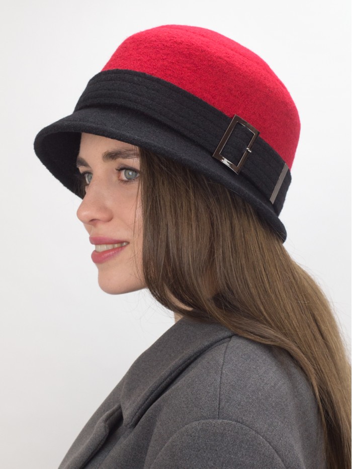 Шляпа с декоративной пряжкой цвет алый-черный Д-652/5