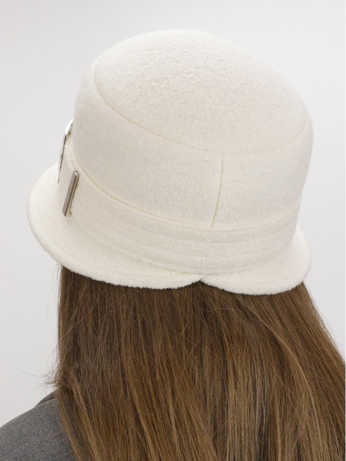 Шляпа с декоративной пряжкой цвет молочный Д-652/5