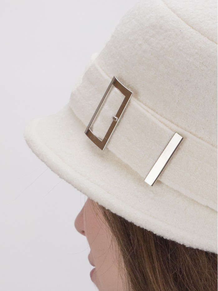 Шляпа с декоративной пряжкой цвет молочный Д-652/5