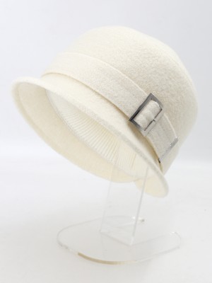 Шляпа с декоративной пряжкой цвет молочный Д-652/5