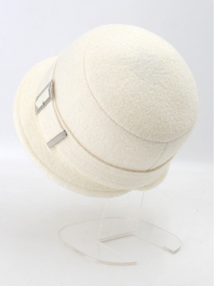 Шляпа с декоративной пряжкой цвет молочный Д-652/5