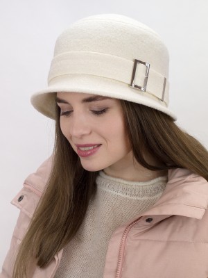 Шляпа с декоративной пряжкой цвет молочный Д-652/5